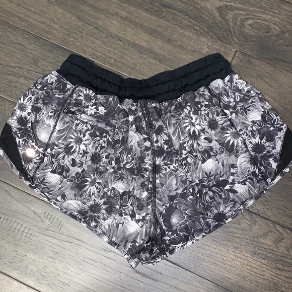 Lulu lemon running shorts - Picture 1 of 4